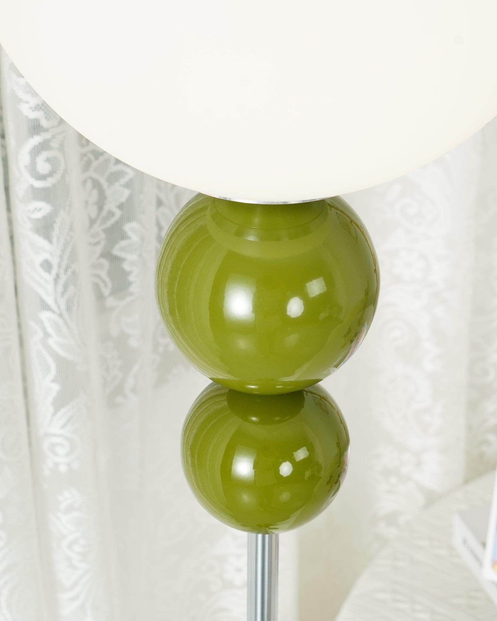 Clavel's Sanfte Ästhetik | Stehlampe mit Kugelstruktur und Glaskugel