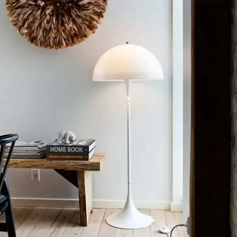 Kari's Dänischer Stil | Stehlampe mit Pilzschirm in Weiß