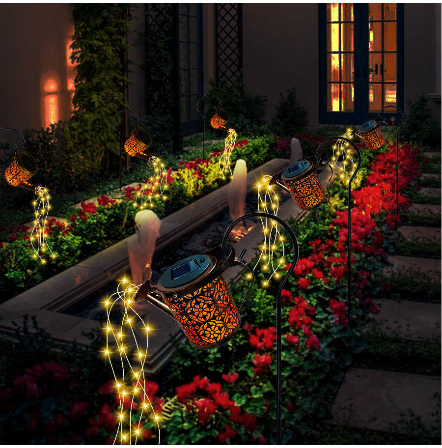 Mika | Solarbetriebene Deko-Gießkanne mit Lichterkette für den Garten
