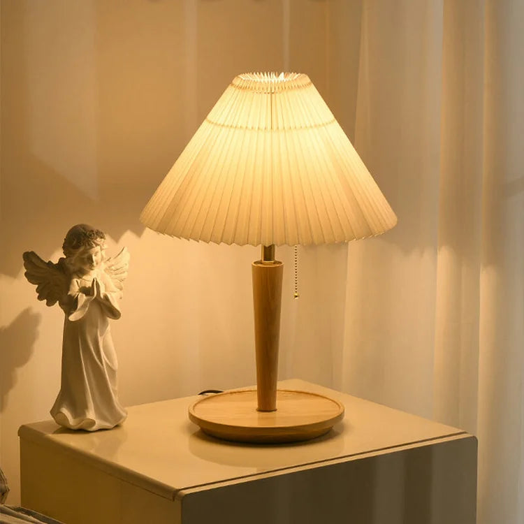 Nachttischlampe Holz Plissee Design | Schlafzimmer