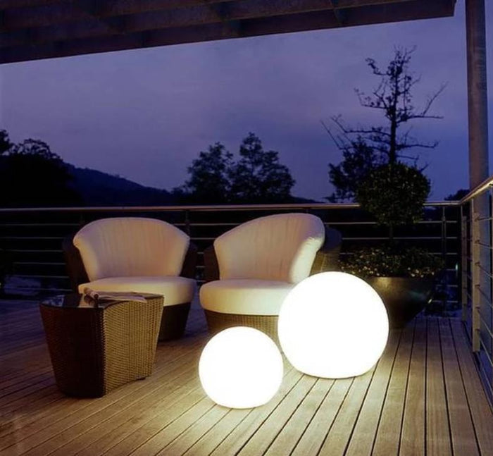 Nico | Tragbare Kugel-LED-Lampe für Innen- & Außenbereich