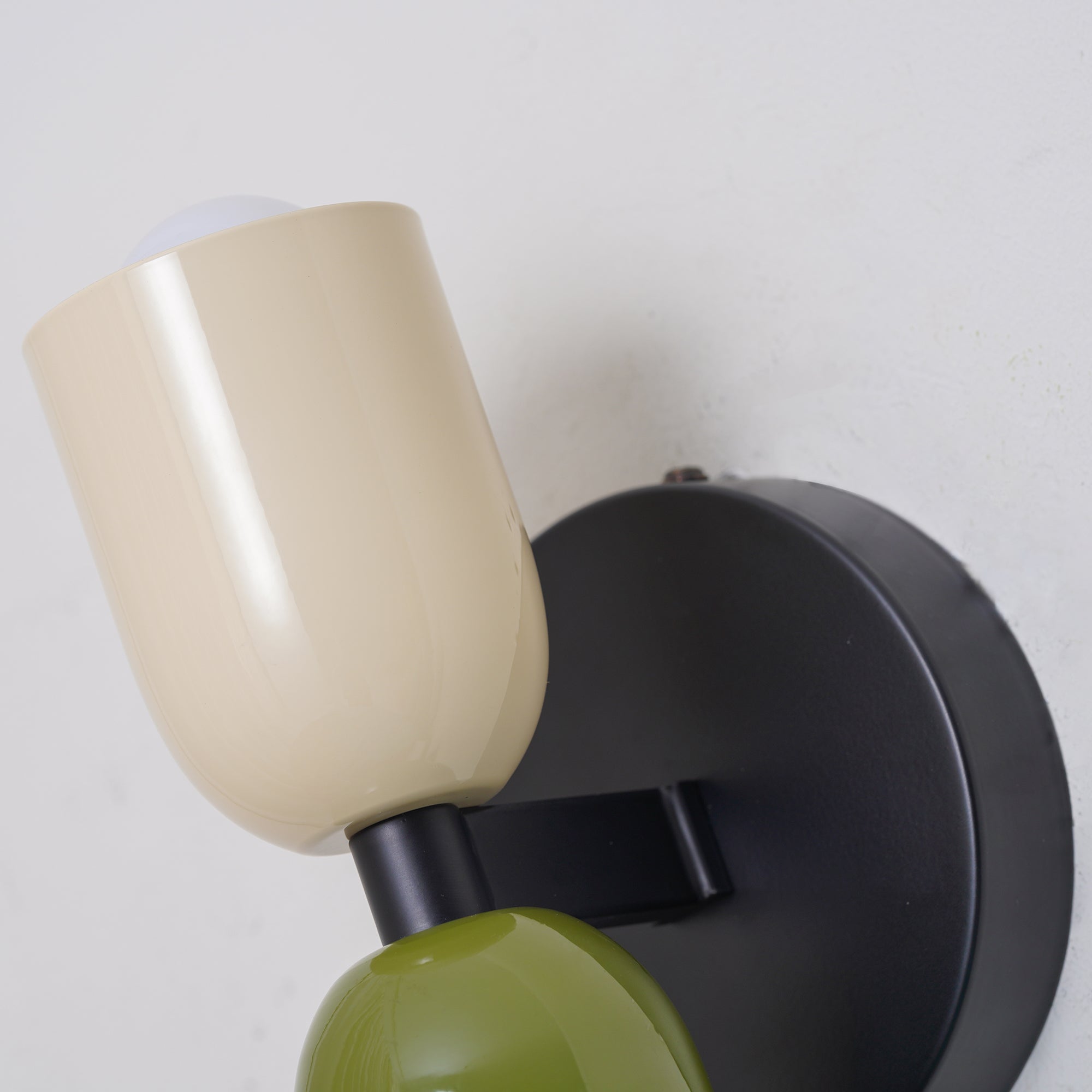 Nilo | Vintage Wandleuchte mit Doppelfassung im kreativen Farbmix