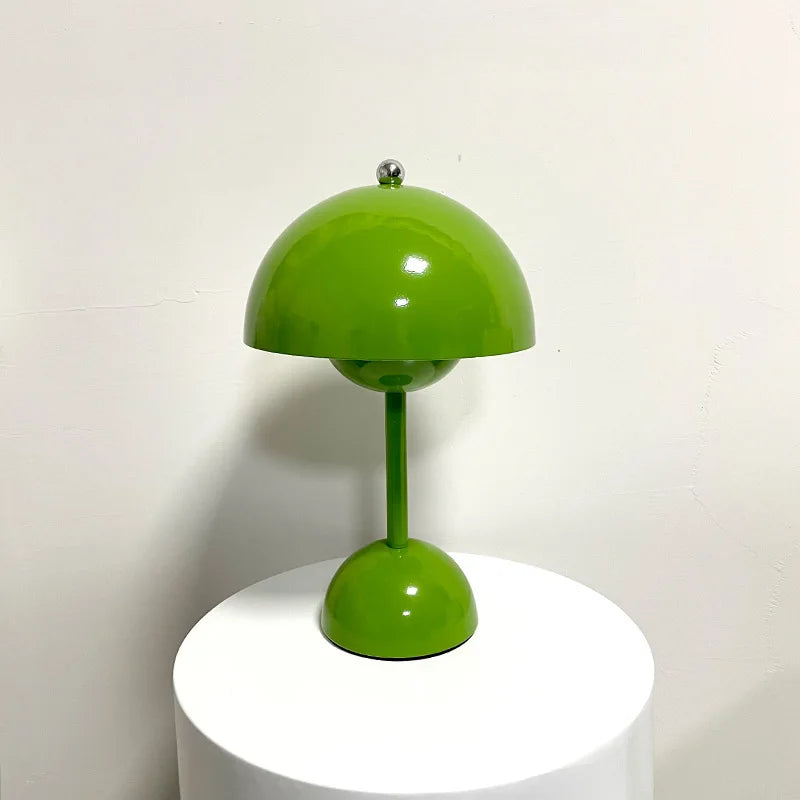 Nuvio | Nordische LED Schreibtischlampe im Retro-Design