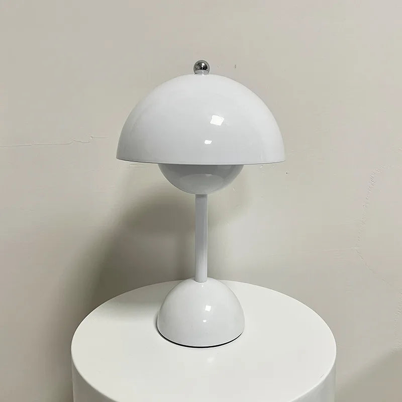 Nuvio | Nordische LED Schreibtischlampe im Retro-Design