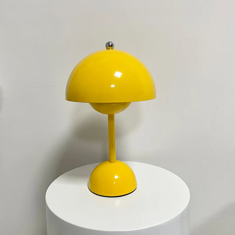 Nuvio | Nordische LED Schreibtischlampe im Retro-Design