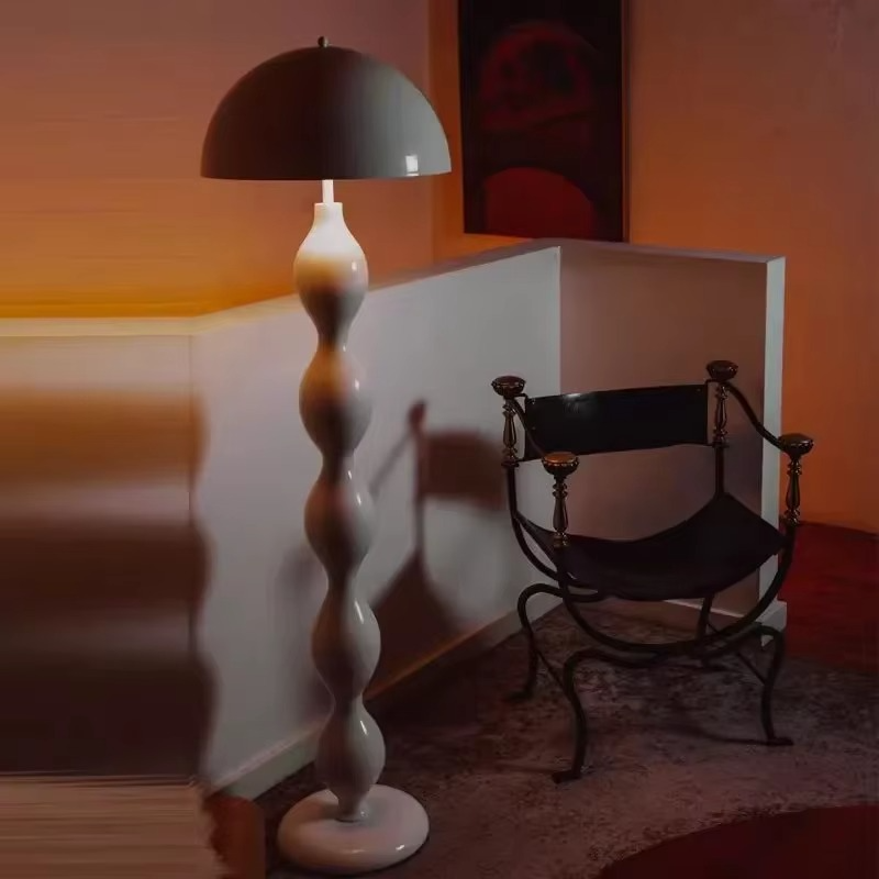 Runa's Skandinavischer Stil | Stehlampe mit gewelltem Sockel