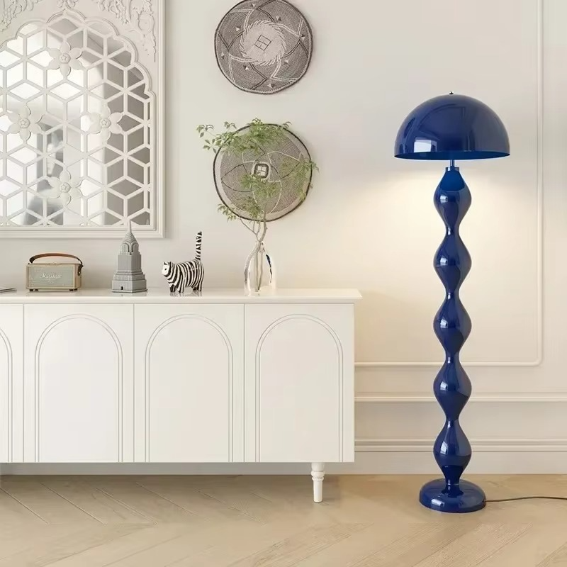 Runa's Skandinavischer Stil | Stehlampe mit gewelltem Sockel