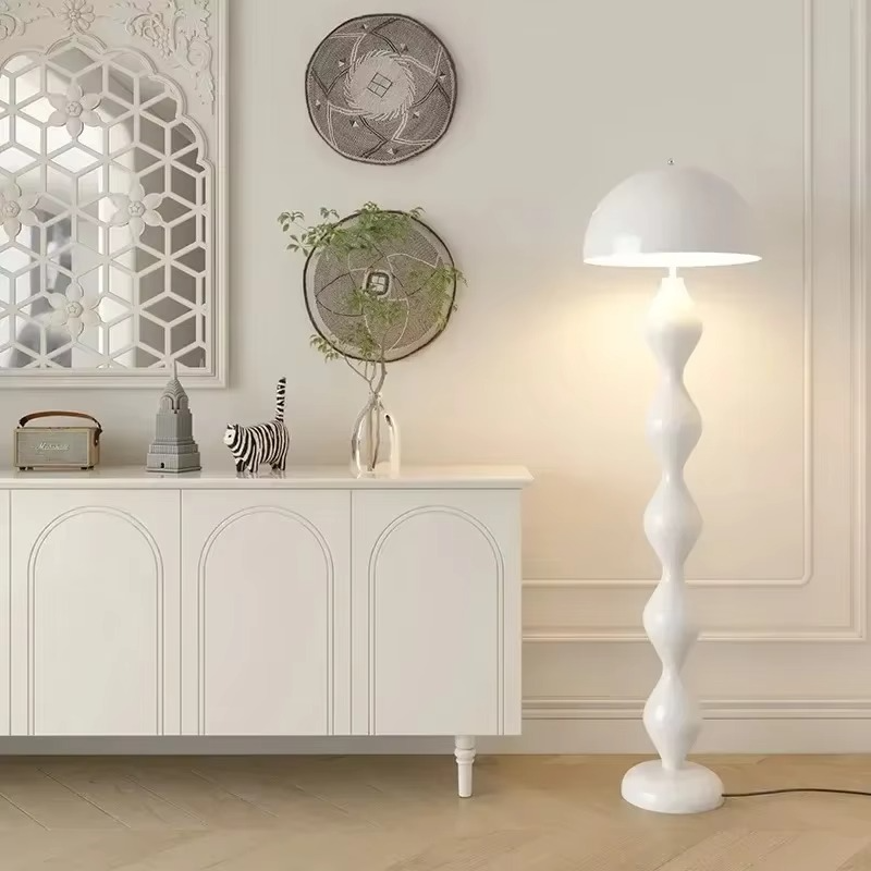 Runa's Skandinavischer Stil | Stehlampe mit gewelltem Sockel