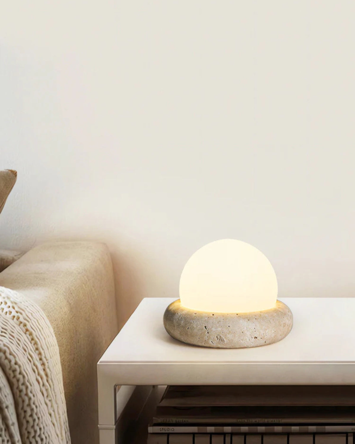 Tischlampe Kugel Stein Sockel | Wohnzimmer
