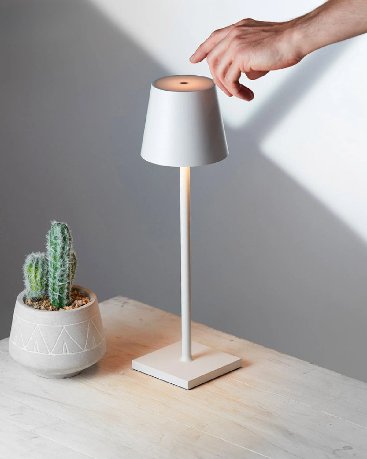 Tischlampe Metall Modern LED | Wohnzimmer