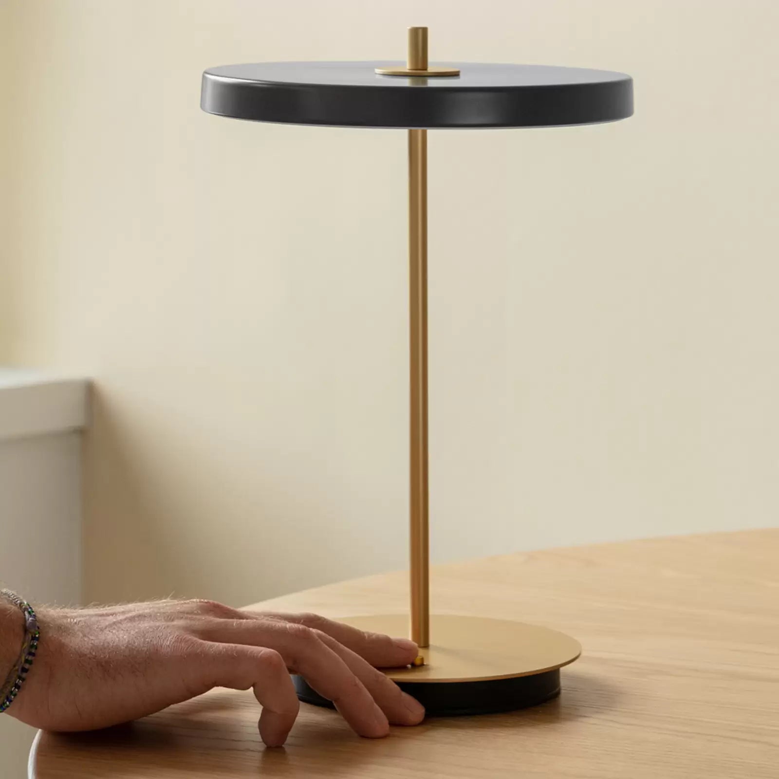 Tischlampe Modern LED Design | Wohnzimmer
