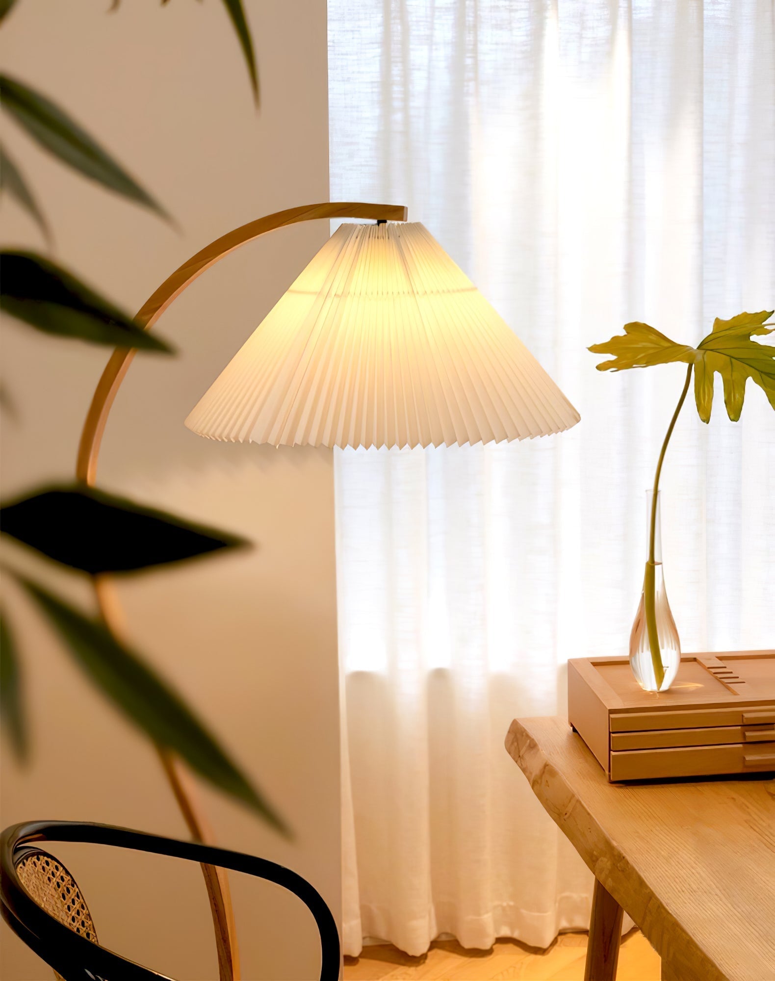 Elin's Sanfter Schwung | Stehlampe mit gewölbtem Standbogen