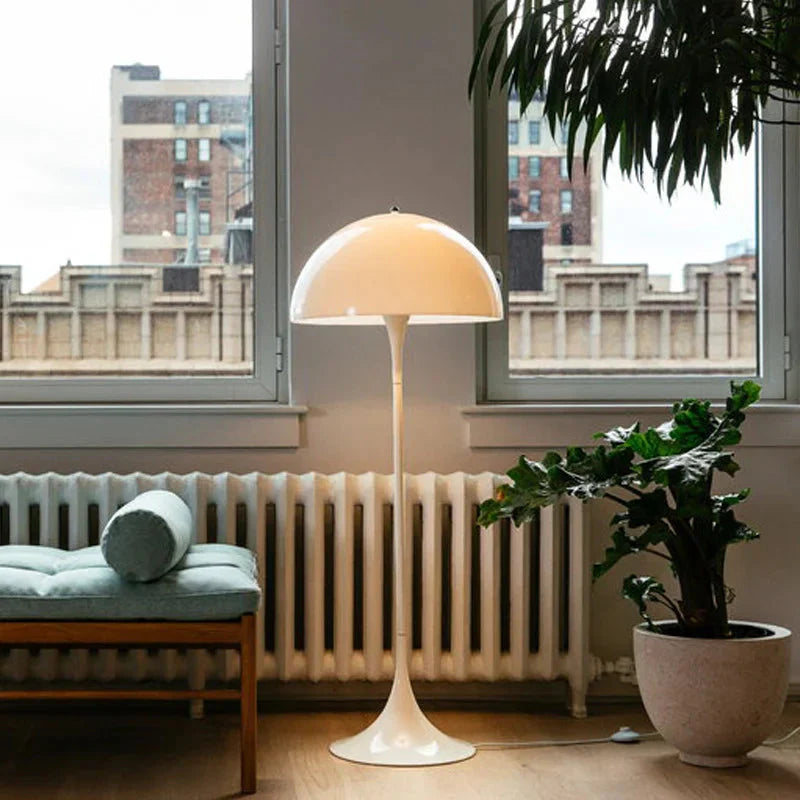 Kari's Dänischer Stil | Stehlampe mit Pilzschirm in Weiß