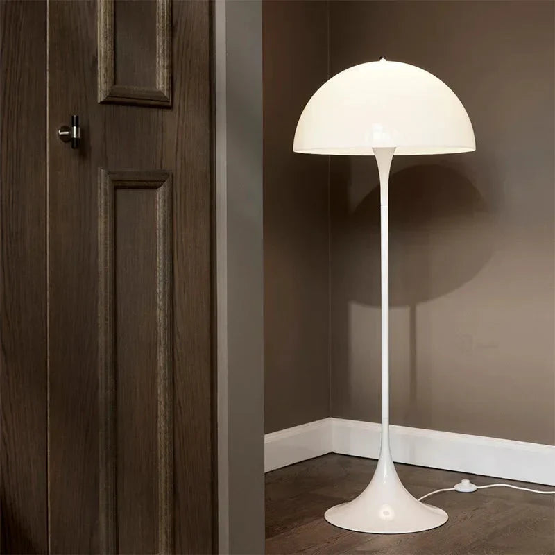 Kari's Dänischer Stil | Stehlampe mit Pilzschirm in Weiß