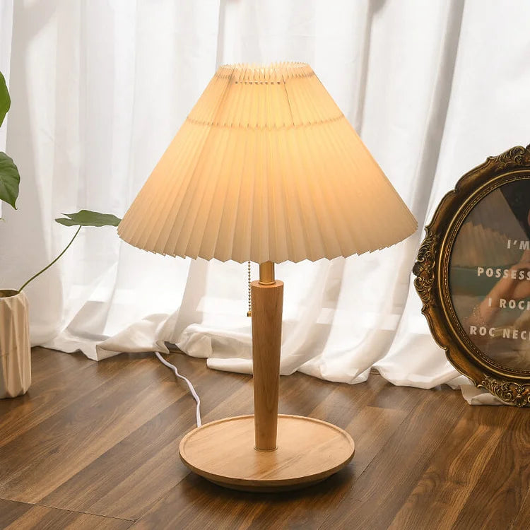 Nachttischlampe Holz Plissee Design | Schlafzimmer