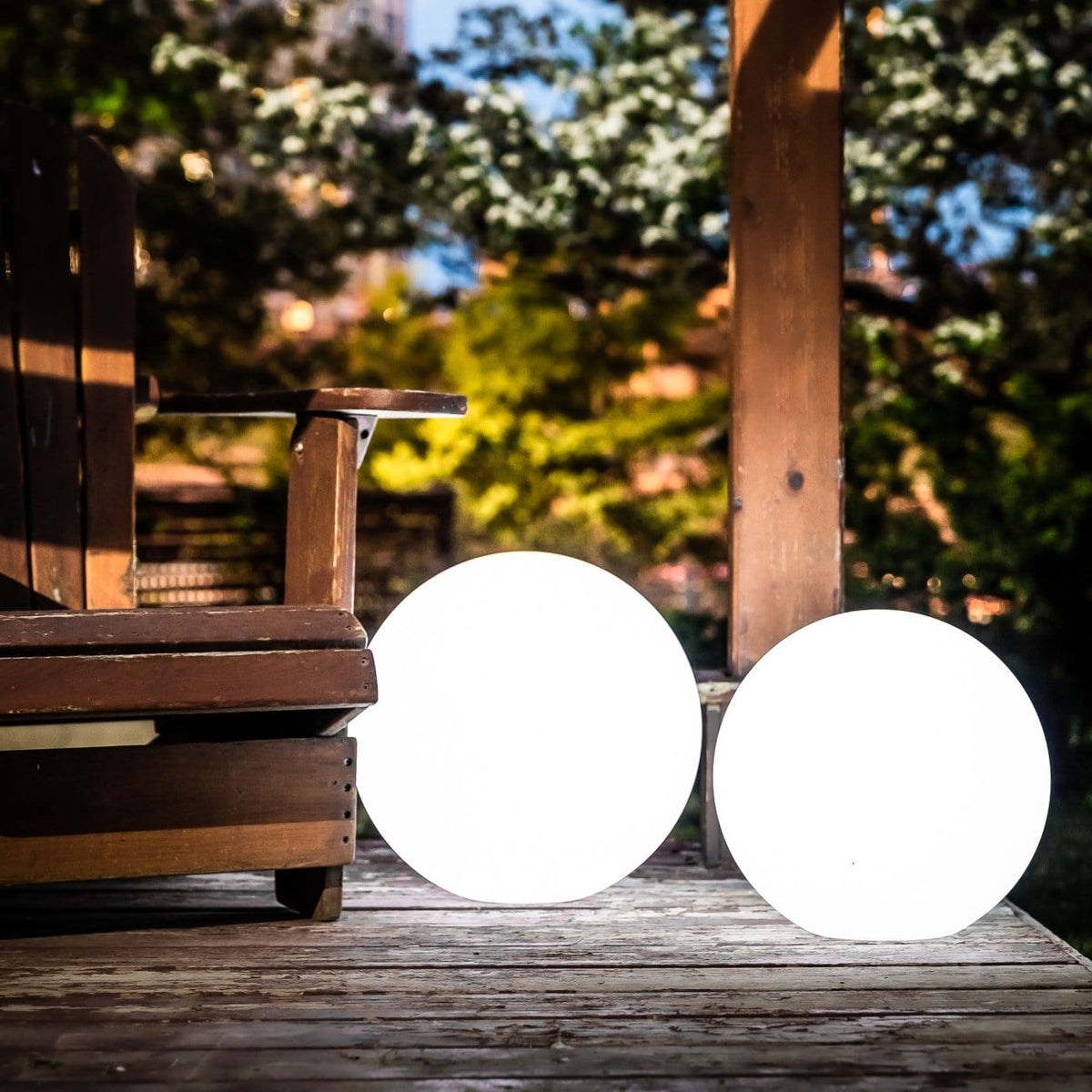 Nico | Tragbare Kugel-LED-Lampe für Innen- & Außenbereich