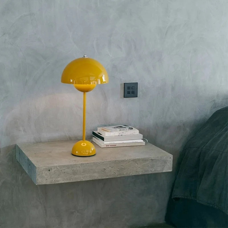 Nuvio | Nordische LED Schreibtischlampe im Retro-Design