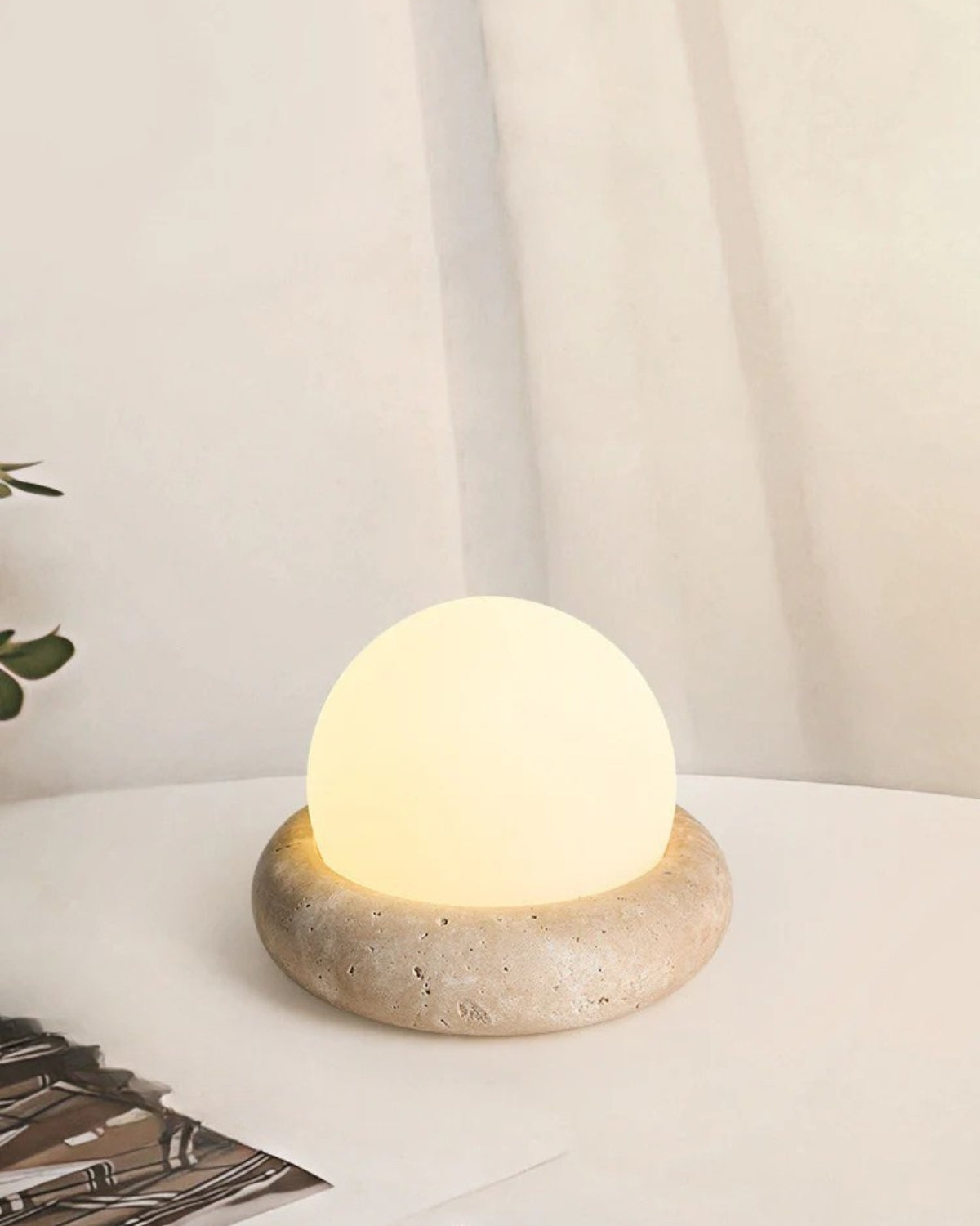 Tischlampe Kugel Stein Sockel | Wohnzimmer