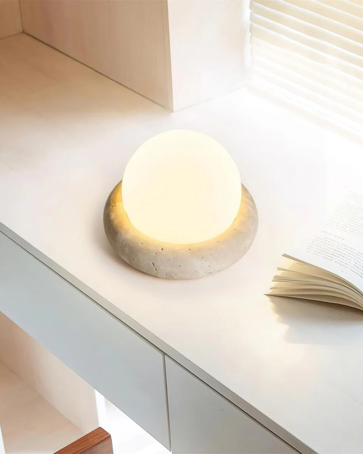 Tischlampe Kugel Stein Sockel | Wohnzimmer